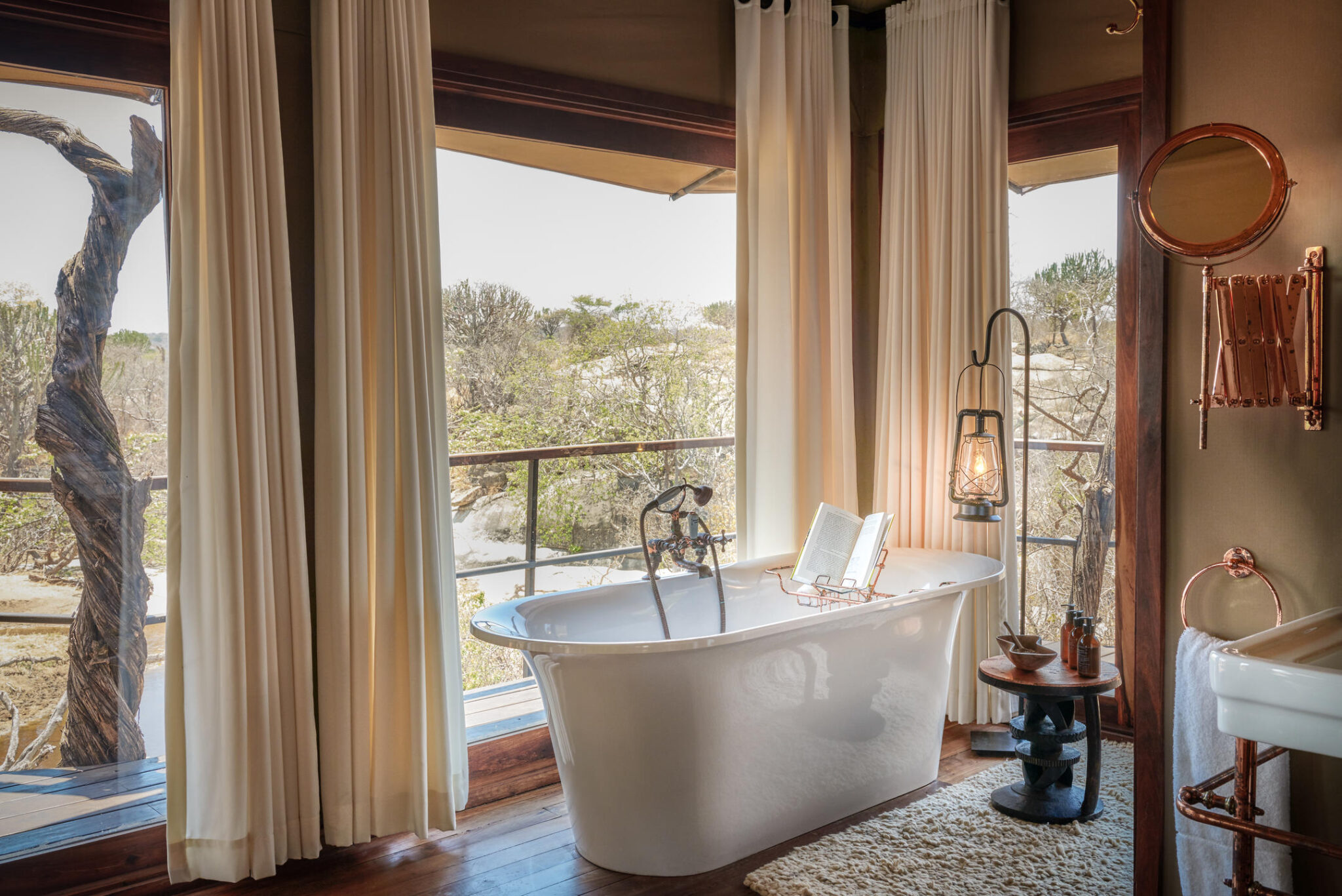 mwiba_lodge_-_tented_suite_bathtub